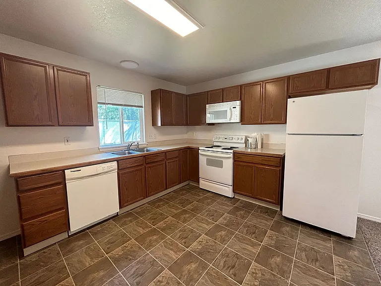 128 Hunter Court - 4 Units — Photo 19