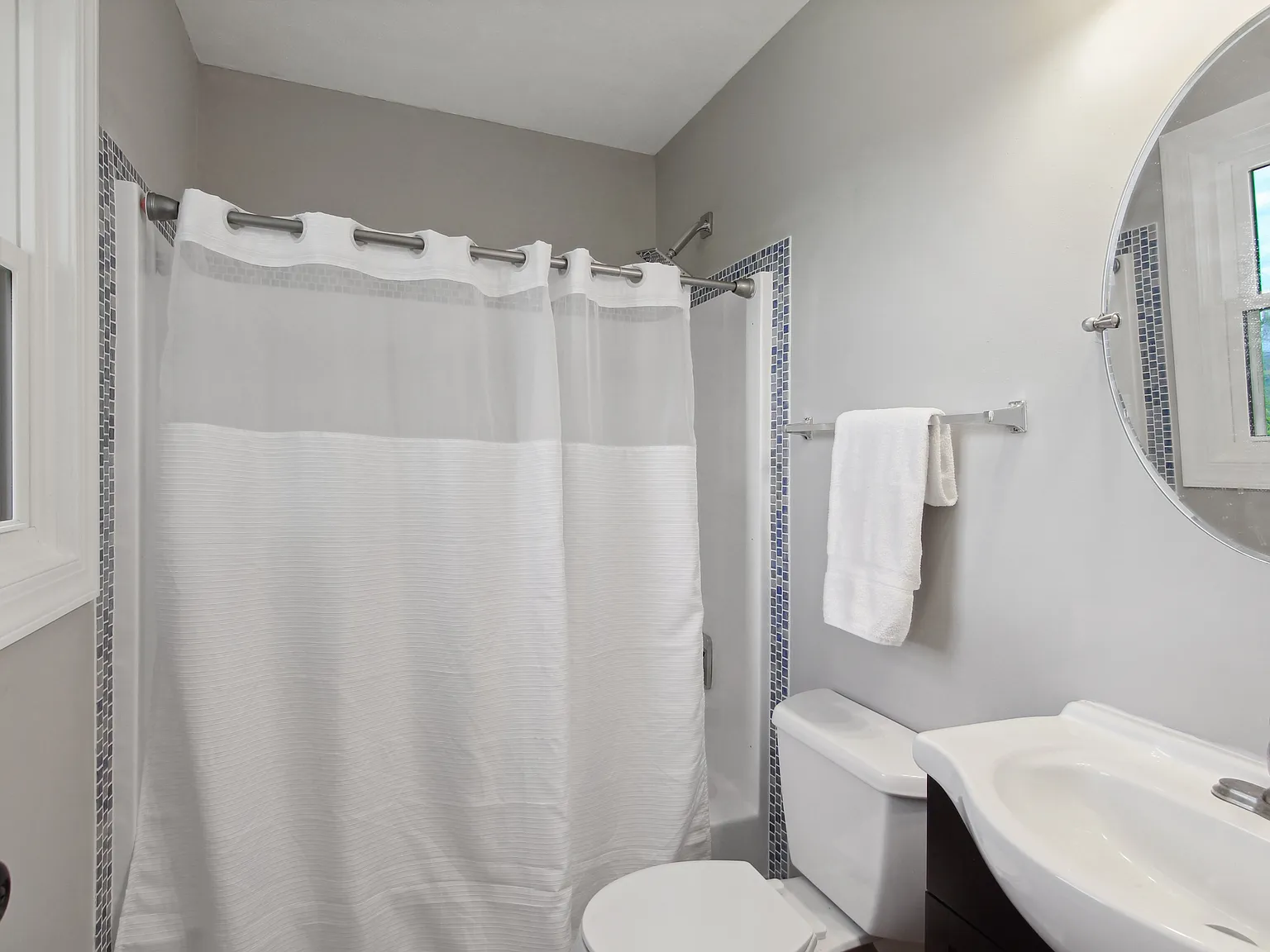 3 bed, 1400 sqft, $4,000 — Photo 4