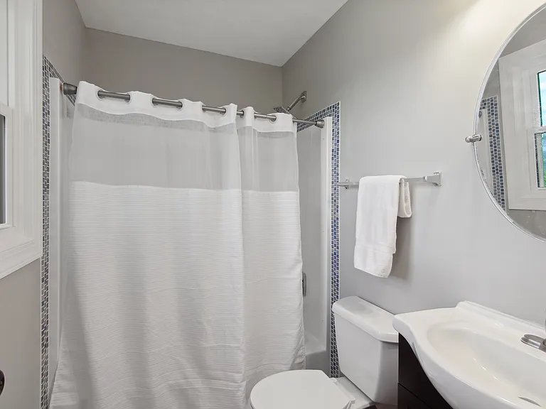 196 E King Rd #B — Photo 4