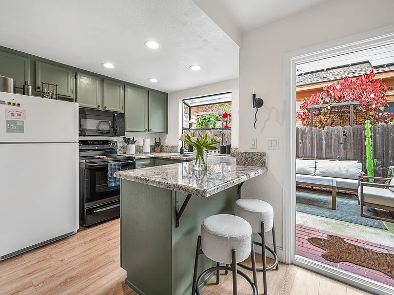 3821 Albatross St — Photo 15