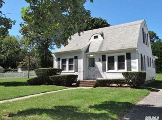 595 Oak Rd, New Suffolk, NY 11956