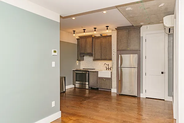 Rented by MySpaceNYC | media 71