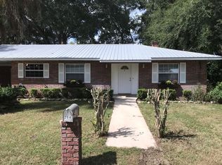 204 NE 5th St, Chiefland, FL 32626