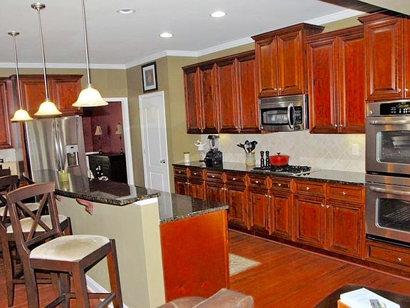 2nd image of 1115 Jardin Ct