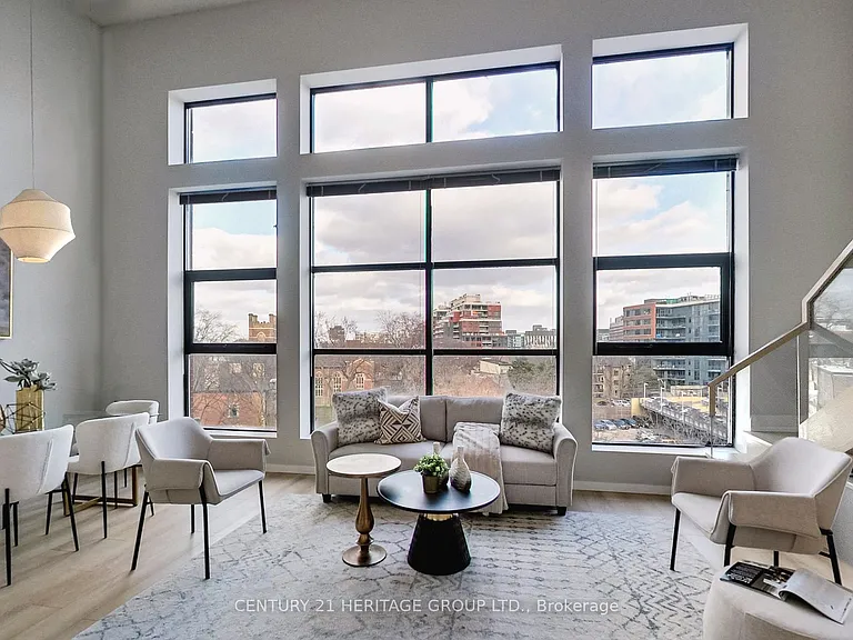 393 King St E #404 — Photo 4