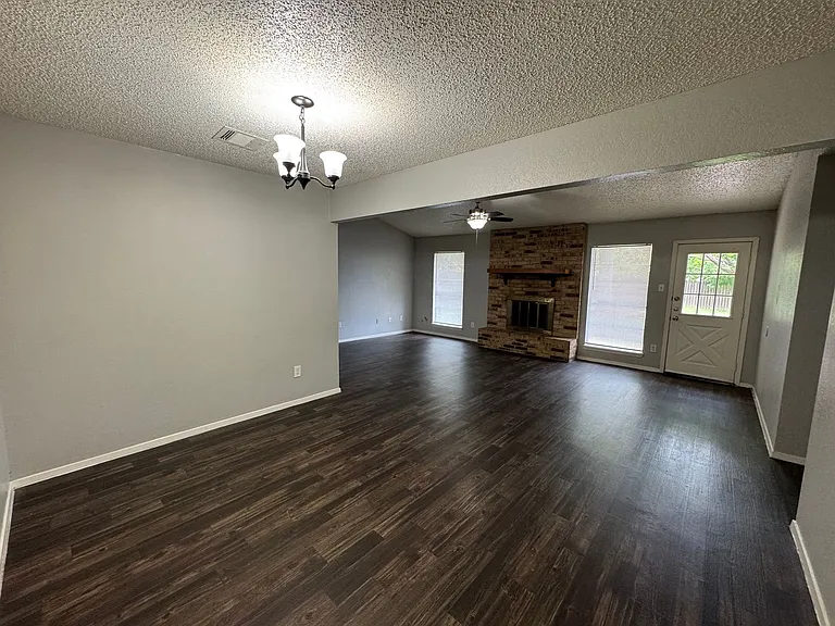 104 Hillside Dr — Photo 3