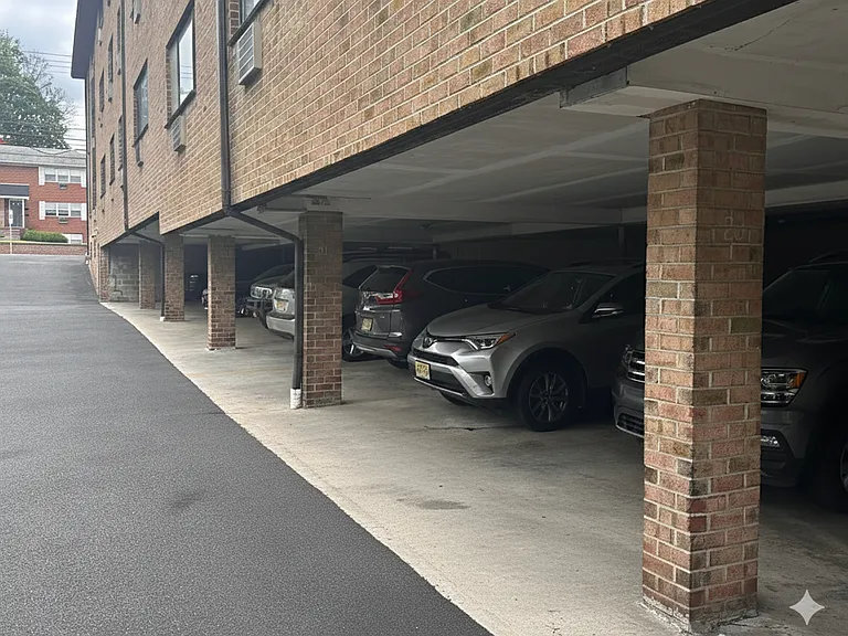 West Central Apartments — Photo 9