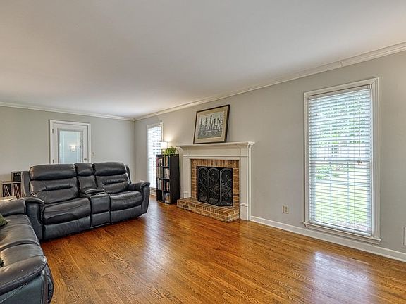 3rd image of 120 Churchill Ave
