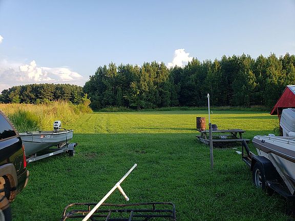 Bk yrd. Lots of room to play