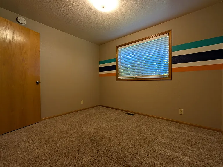 2558 Cubit St — Photo 18