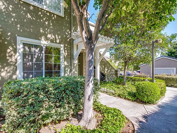 4th image of 5975 Lake Hennessy Ct