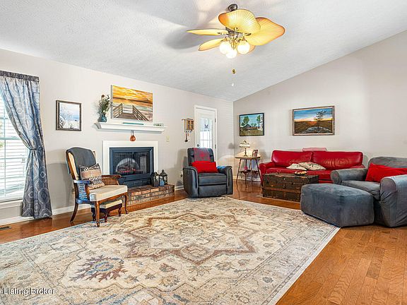 2nd image of 401 Oshara Ct
