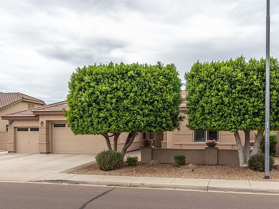 3rd image of 8026 W Via Del Sol