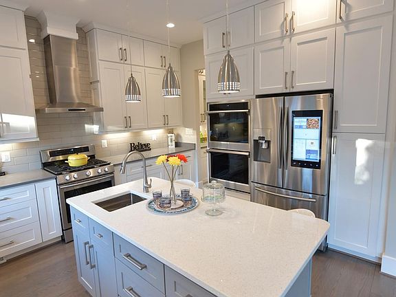 4th image of 215 W Greenway Blvd