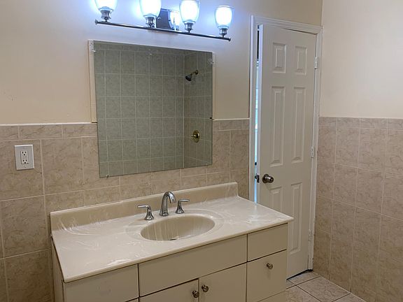 2nd image of 9451 118th St Floor 2