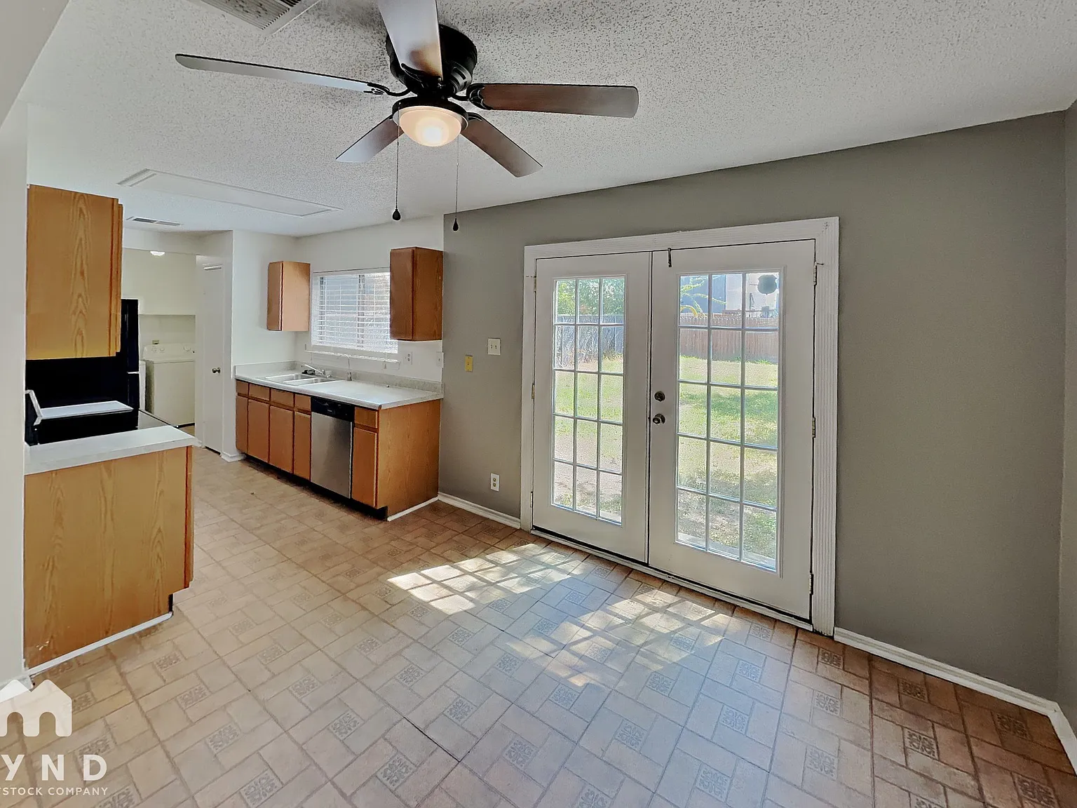 3 bed, 1.5 bath, 1500 sqft, $1,525 — Photo 3