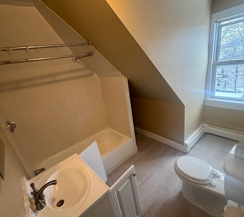 94 Thetford Ave #3