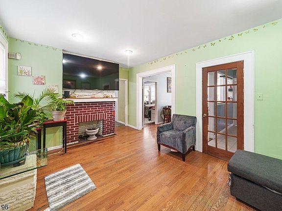 3rd image of 1460 Clinton Ave