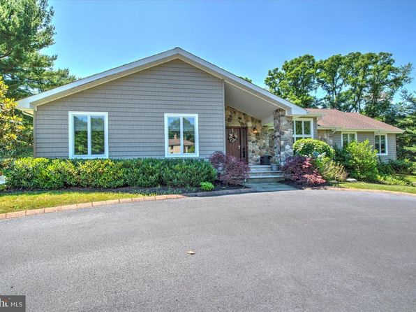 2 Putnam Ct