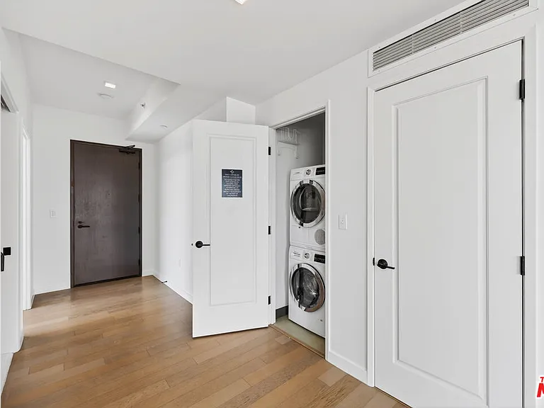 1050 S Grand Ave #1410 — Photo 20
