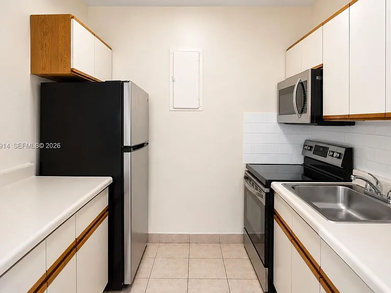 2917 Plunkett St #17C — Photo 3