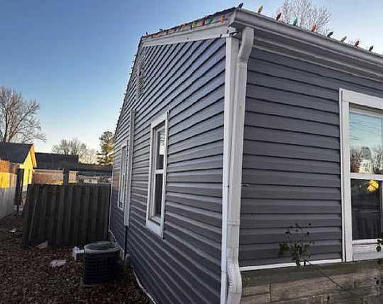 3rd image of 803 W Boulevard St