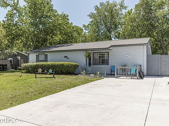 2nd image of 207R Evergreen Ln