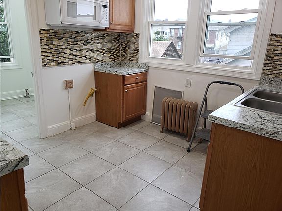 3rd image of 1030 Hollywood Ave Floor 2