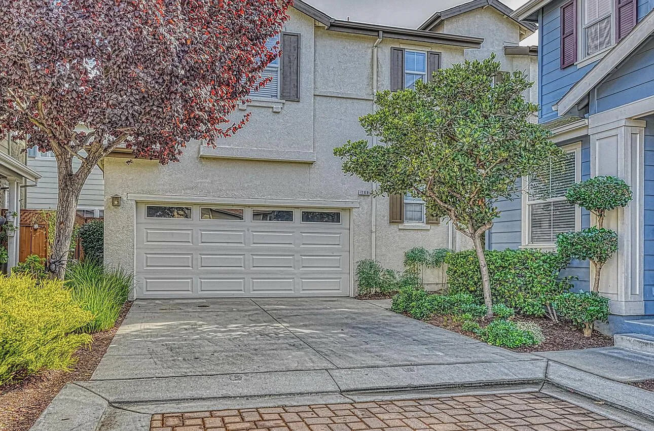 768 Tennyson Dr photo 1
