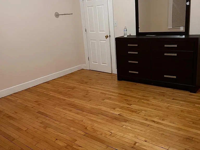 80 Edwin St — Photo 15