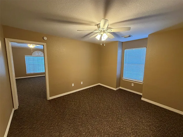 9110 Prairie Trails Dr — Photo 21