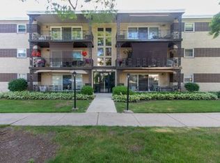 925 8th Ave APT 8, La Grange, IL 60525