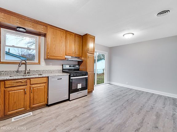 5th image of 501 Debbie Ln