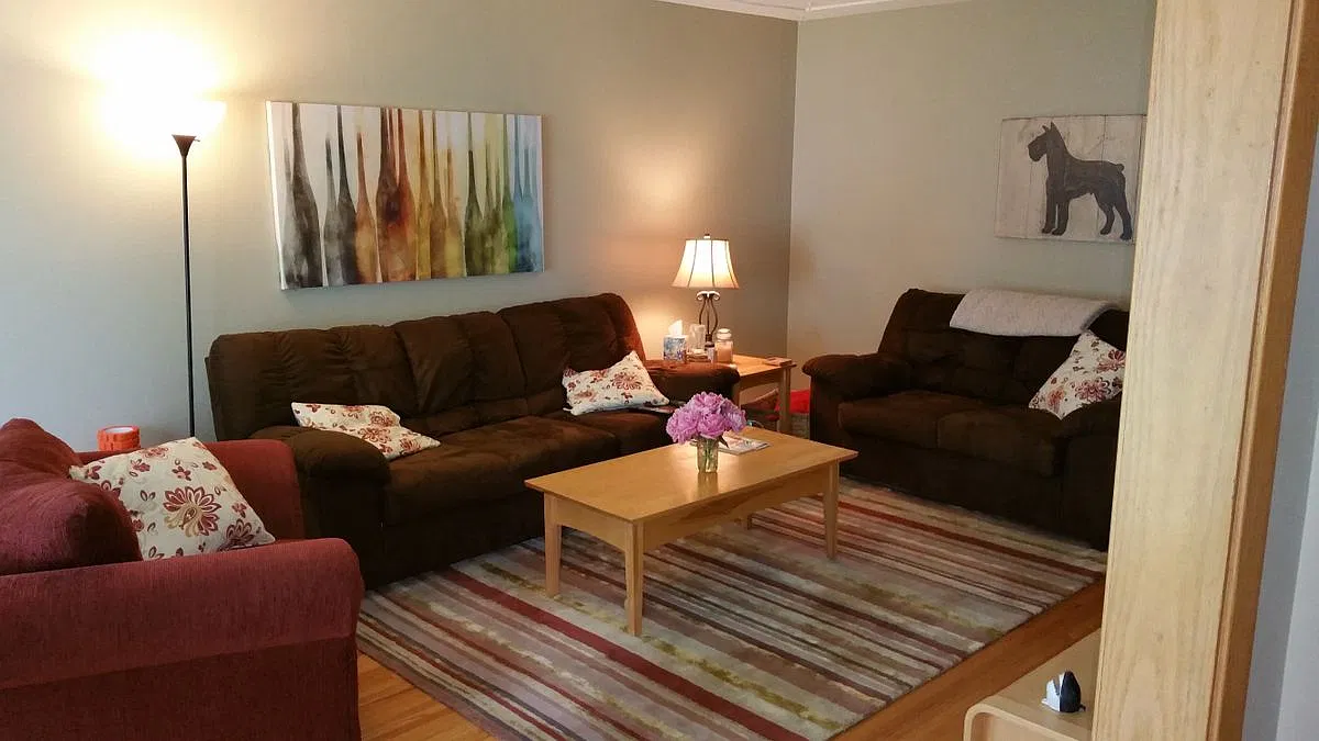 3 bed, 2.0 bath, 1721 sqft, $2,550 — Photo 2