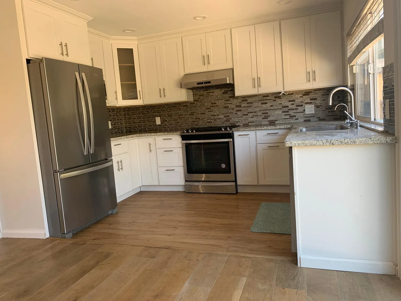 3 bed, 1453 sqft, $4,350 — Photo 4