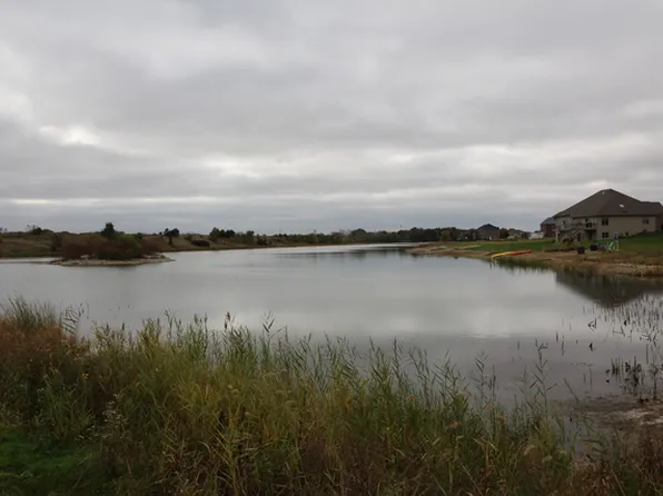 2802 Ninovan Ln, Minooka, IL 60447