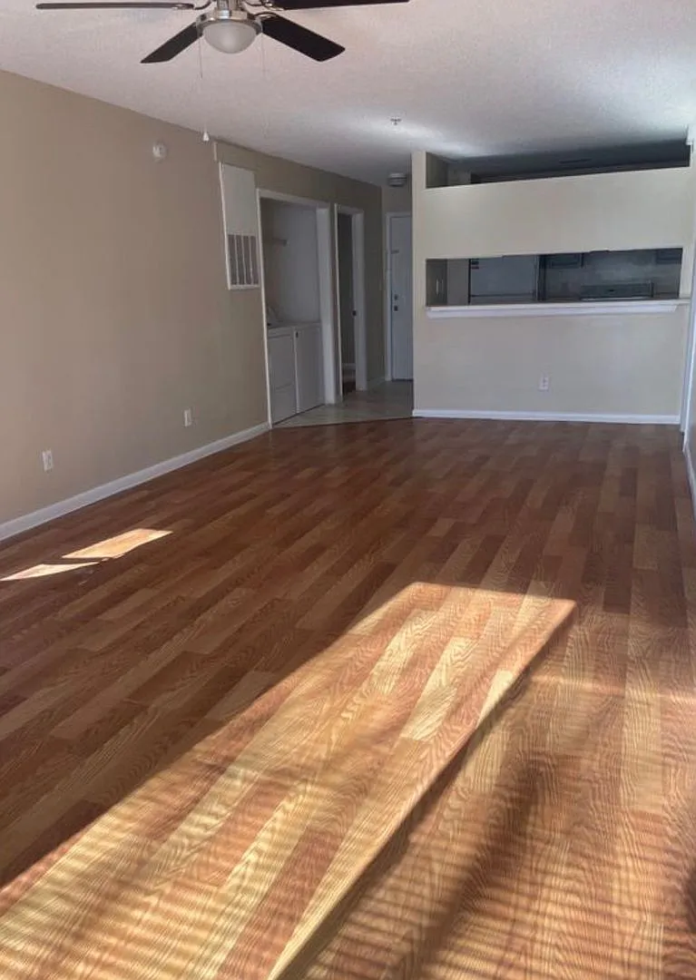 Room in 4 Bedroom Home at University Ct — Photo 2