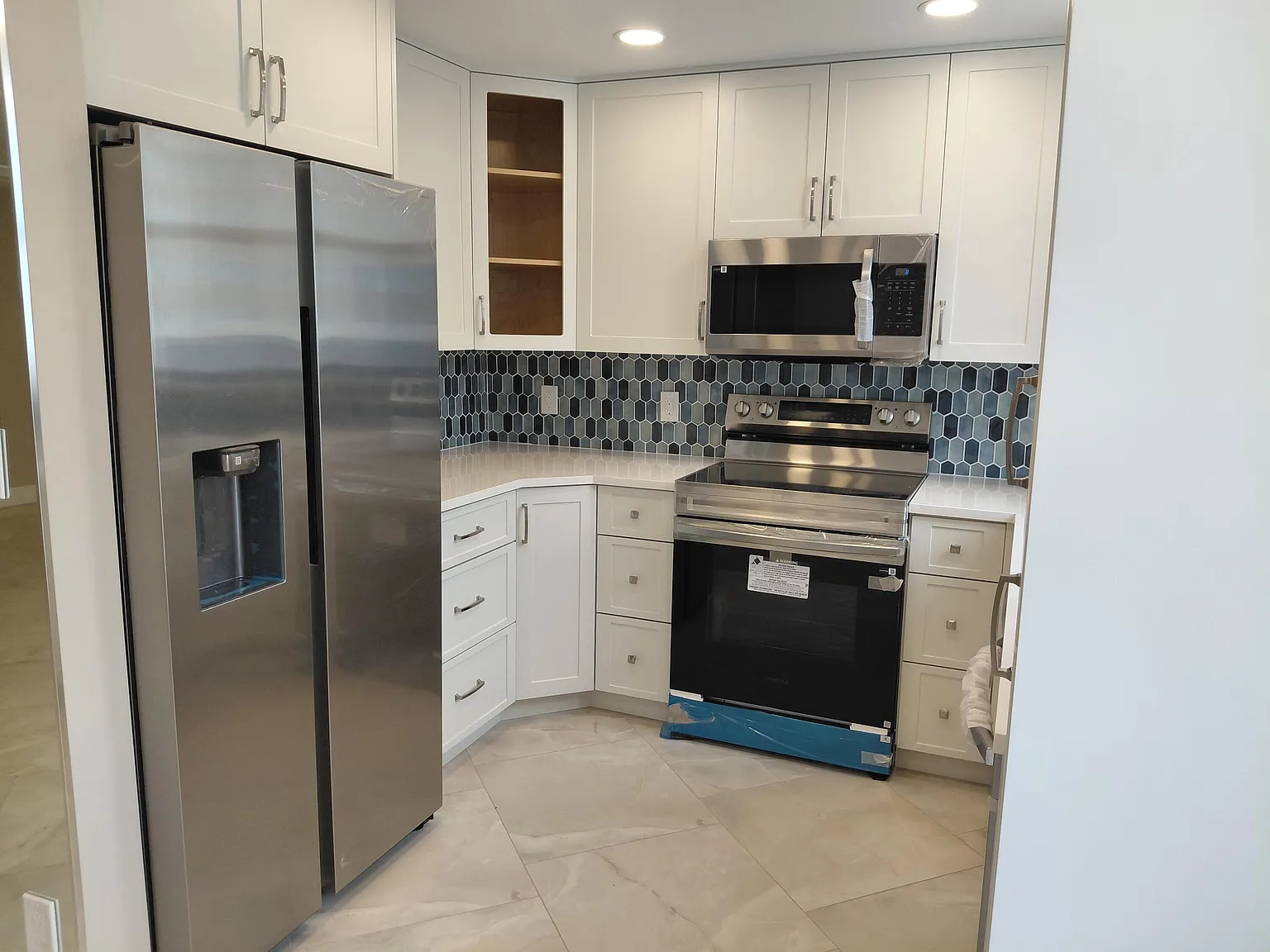 Pompano Aegean — Photo 4