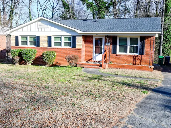 1121 Grovewood Dr, Charlotte, NC 28208