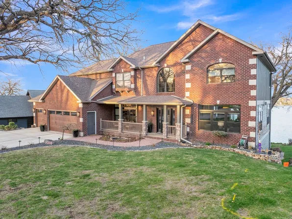 2221 Francis Sites Dr, Spirit Lake, IA 51360
