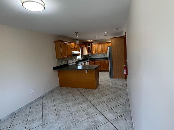 4th image of 1386-1388 Lower Rd #2