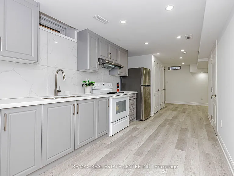 17 Scotia Dr #2 — Photo 9
