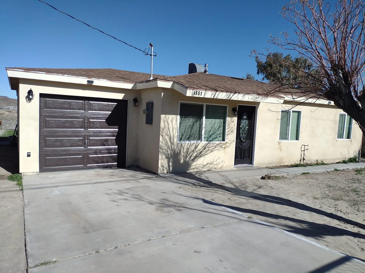 1551 Riverside Dr — Photo 1