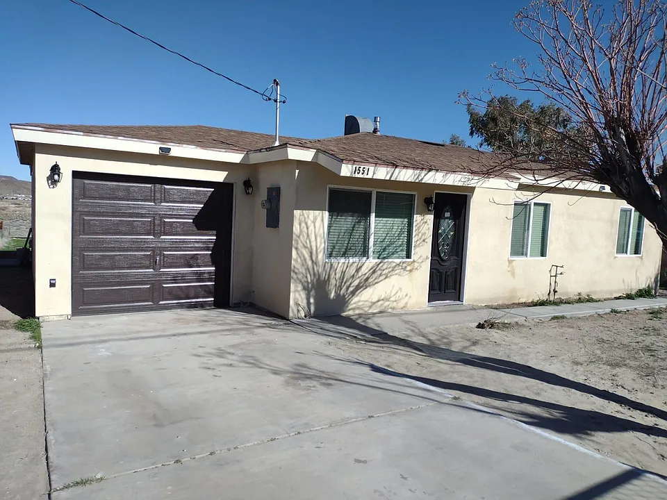 1551 Riverside Dr