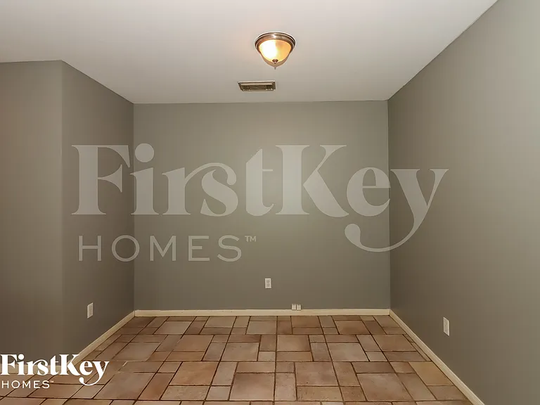 3225 Continental Dr — Photo 6