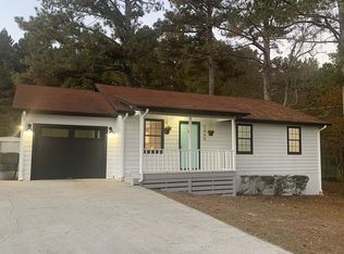 1440 Compton Woods Dr, Loganville, GA