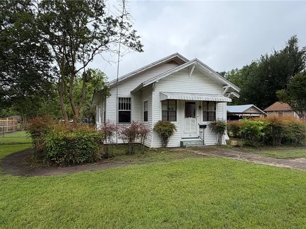 701 E 10th St, Cameron, TX 76520