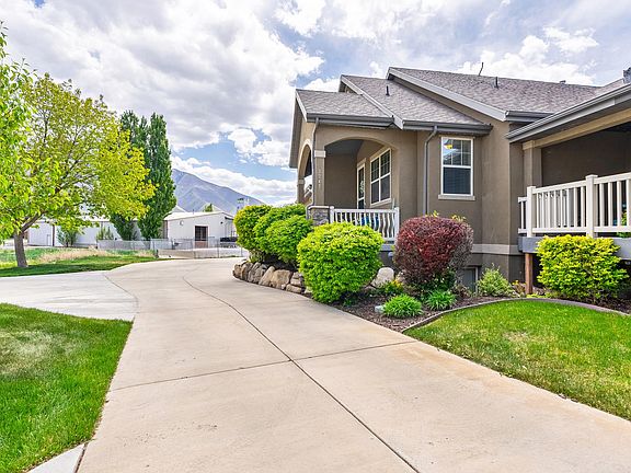 3rd image of 1747 W Little Willow Cv