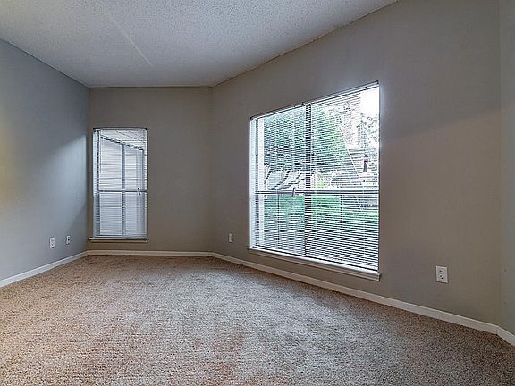 4th image of 3739 Thistlemont Dr