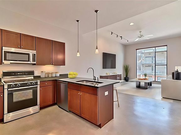 3rd image of 2525 S Lamar Blvd APT 212